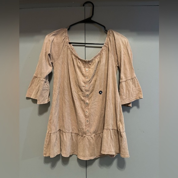 Abercrombie & Fitch - Tan Ruffled 3/4 Sleeve Blouse (Size M) - Picture 1 of 8